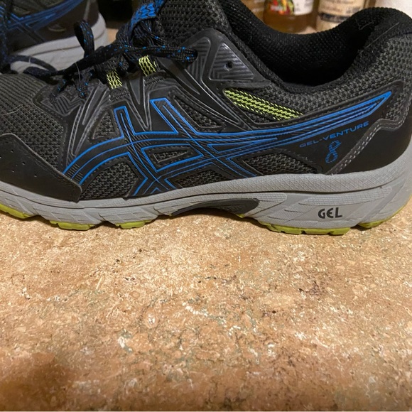 EUC ASICS GEL Venture size 9 - Picture 2 of 4